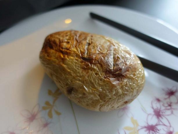 Ziemniak w płaszczu wykonany w Hisense H28MOBS8HGUK