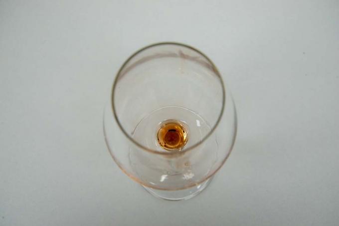 Gelas anggur Miele G5310SC kotor
