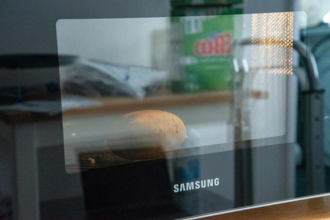 Forno a convezione Samsung Easy View con tecnologia HotBlast MC28M6075CS porta forno