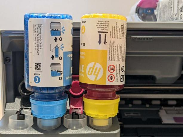 Le boccette di inchiostro nell'HP Smart Tank 5105