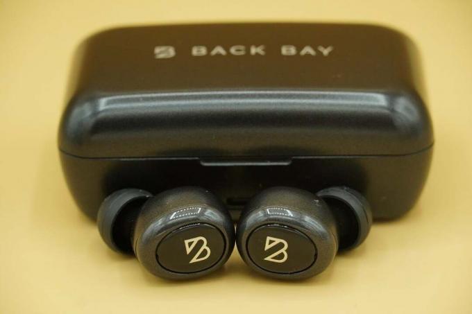 Back Bay Duet 50 Pro kılıf ve kulaklıklar