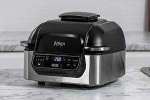 Pirkite „Ninja Foodi Health Grill & Air Fryer AG301UK“ tik už 149 GBP