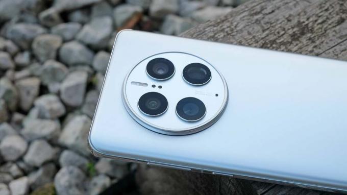 A Huawei Mate 50 Pro hátlapi kamerája