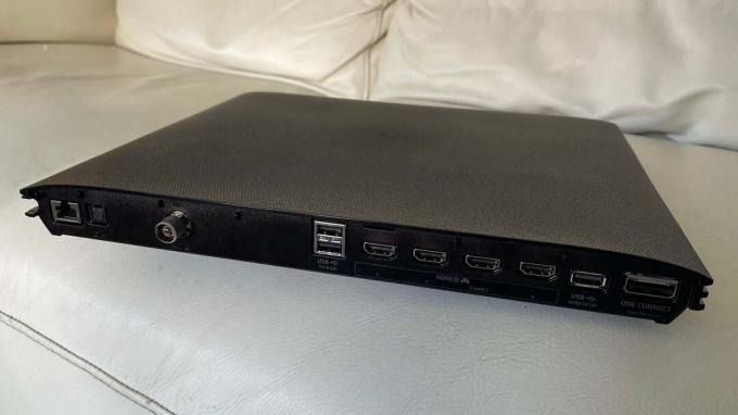 QE75QN900B ile sağlanan One Connect kutusu.