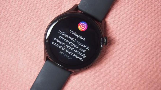 Huawei Watch 3 affichant une notification instagram