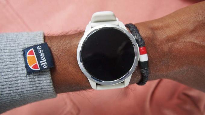 Ekran zegarka Xiaomi Watch S1 aktywny, gdy jest wyłączony