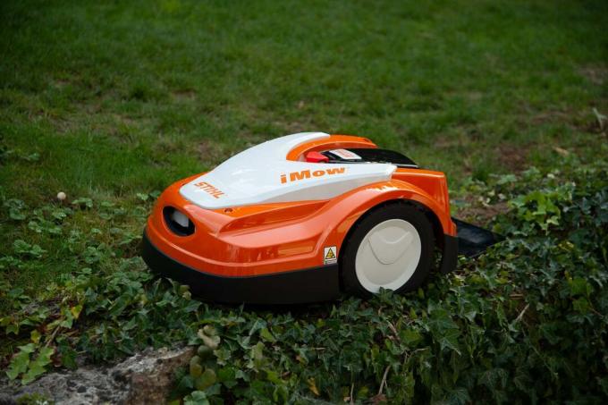 Bir robot çim biçme makinesi satın almalı mısınız?