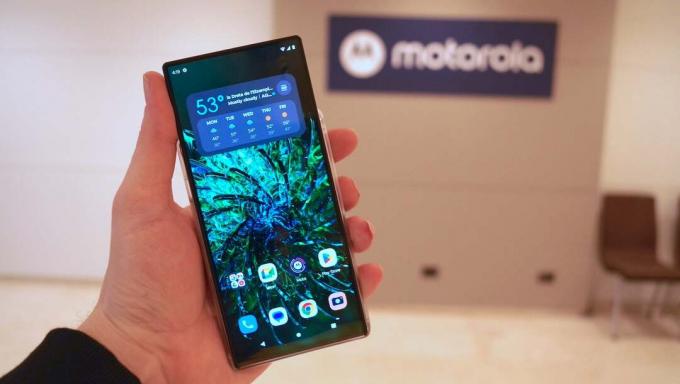 „Motorola“ susukamo telefono koncepcija yra nuostabi, tačiau ji dar nėra paruošta rodyti geriausiu laiku
