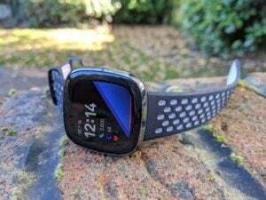 Amazon отключила фантастический Fitbit Sense для Черной пятницы на 110 фунтов стерлингов