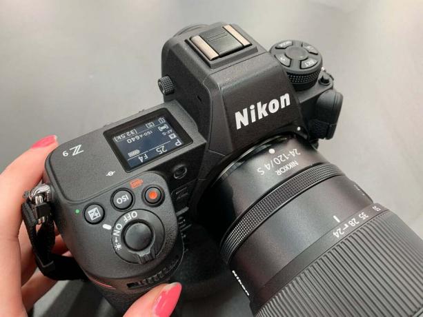 Bagian atas Nikon Z 9