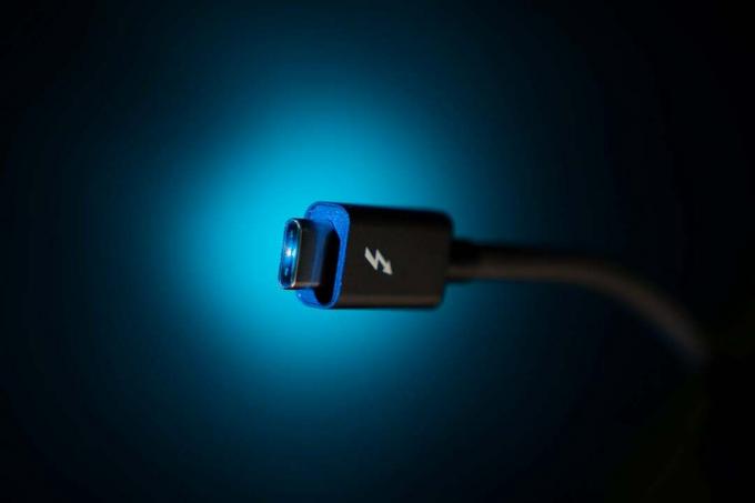 Thunderbolt 3 USB-C kabeļa fona attēls