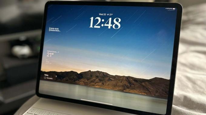 Cara menyesuaikan layar kunci iPad Anda di iPadOS 17