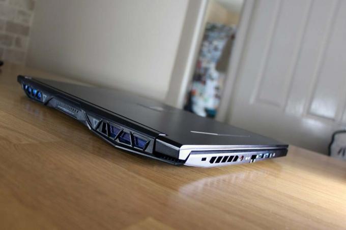 Acer Predator הליוס 300 01