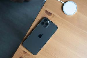 Apple brīdina par iespējamo iPhone 13 un iPad trūkumu
