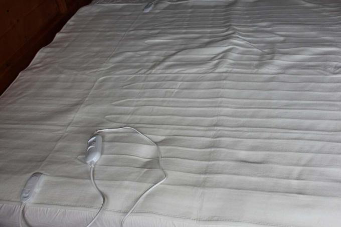 Coperta elettrica King Size Vonhaus montata sul letto