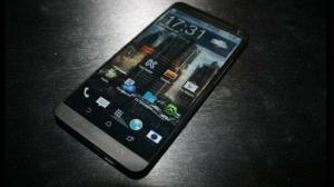 HTC M8 memotret dari depan tanpa tombol sentuh lembut