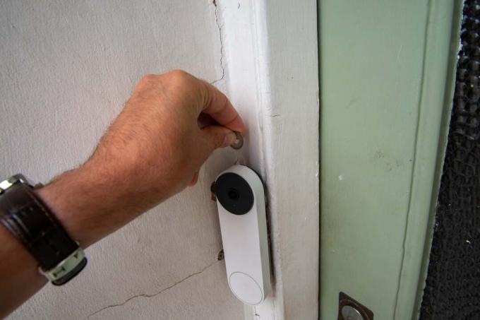 Nest durvju zvans (akumulators) noņem durvju zvanu