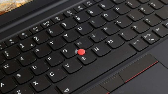 Lenovo ThinkPad X1 Carbon Gen 10 पर कीबोर्ड