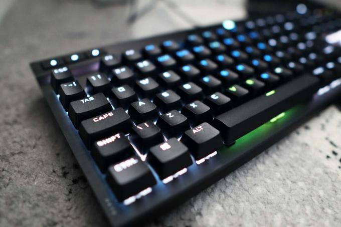 Поглед към клавишите Corsair K70 RGB Pro