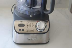 Kenwood Multipro Express Weigh+ FDM71.960SS: Transformation simple des aliments