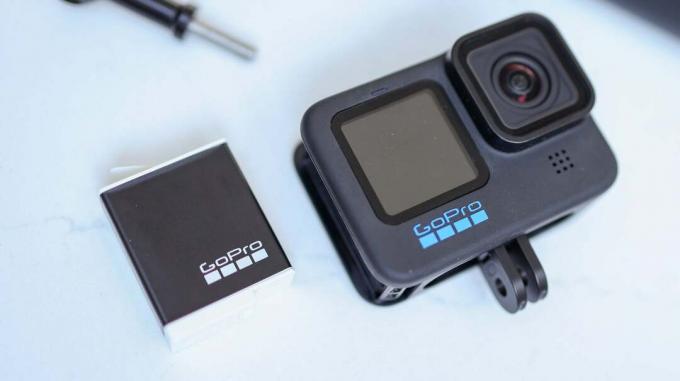 GoPro Hero 11 Black med dets batteri