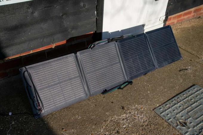 Ecoflow River 2 güneş panelleri ambalajından çıkarıldı