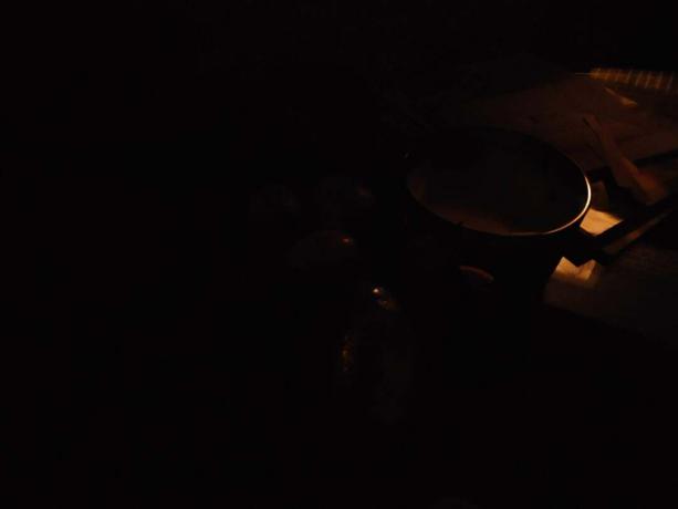 Vzorec fotoaparata LG G8 za mizo z nizko svetlobo Night View