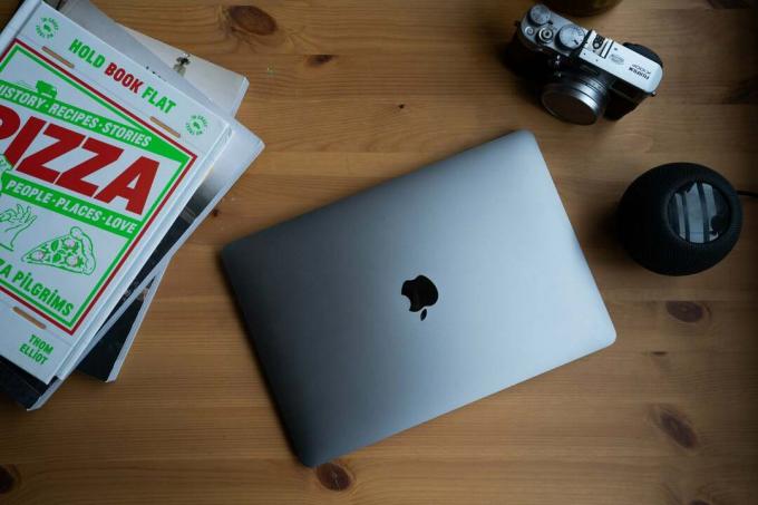Úniky MacBooku Air na poslednú chvíľu naznačujú oneskorené vydanie a nové farby