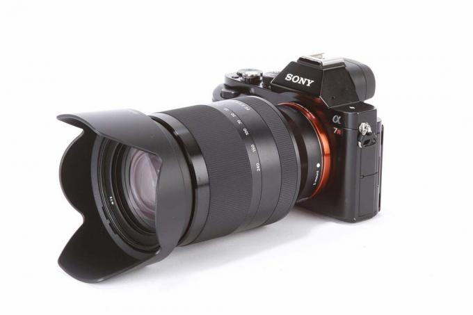 Sony-FE-24-240mm-f3.5-6.3-OSS-kameralla-2