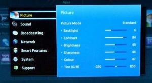 Samsung UE55F8000 - الميزات ومراجعة جودة الصورة ثنائية الأبعاد