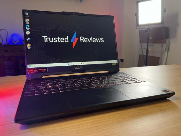 Ten laptop Asus RTX 4060 właśnie został potraktowany z okazji Czarnego Piątku