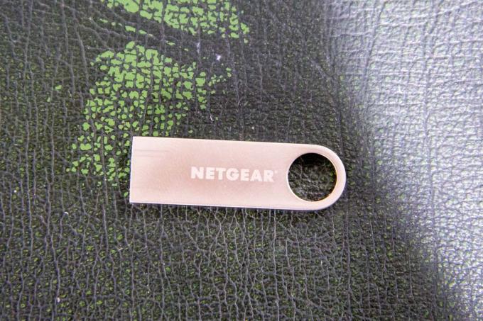 Ovládač Netgear Nighthawk Tri-Band USB 3.0 WiFi Adapter A8000 na flash disku