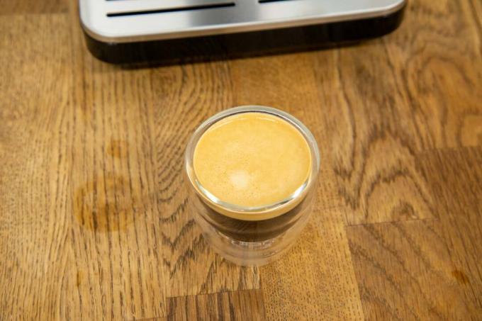 Beko Bean To Cup Coffee Machine CEG5301 чашка эспрессо