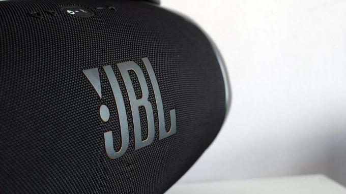 Logo JBL Boomboxa 3