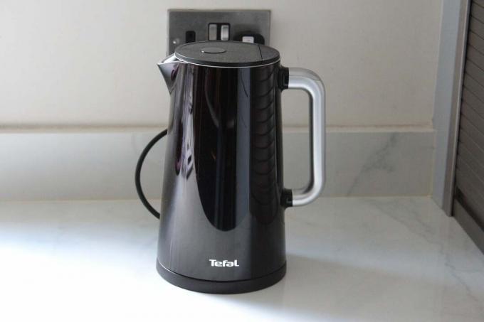 Цифровой чайник Tefal Smart’n Light KO853840.