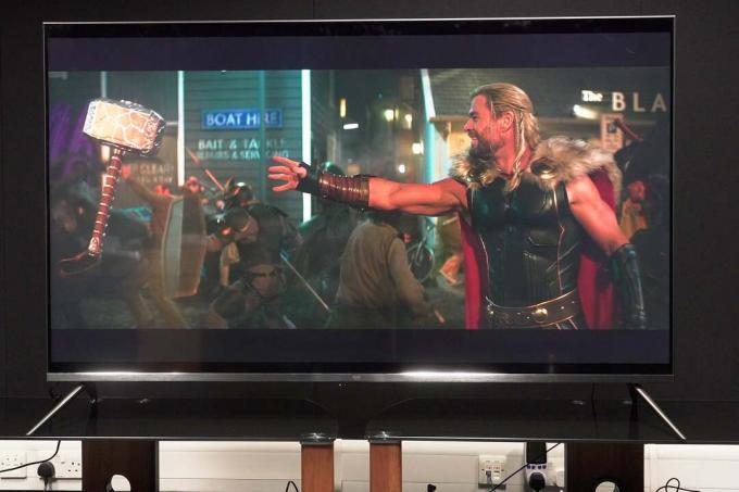 Kladivo Amazon Fire TV Omni QLED Thor