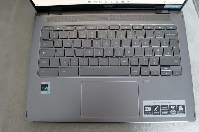 Acer Chromebook Spin 714'ün klavyesi ve izleme dörtgeni