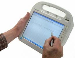 مراجعة Panasonic ToughBook CF-H1 Mobile Clinical Assistant Review