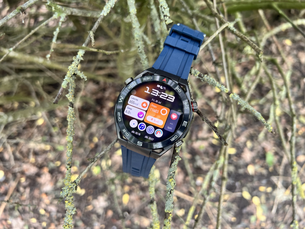 Tampilan jam tangan berat data di Huawei Watch Ultimate