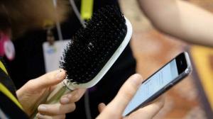 Nokias $ 199 hårbørste lytter til dit hår med en mikrofon