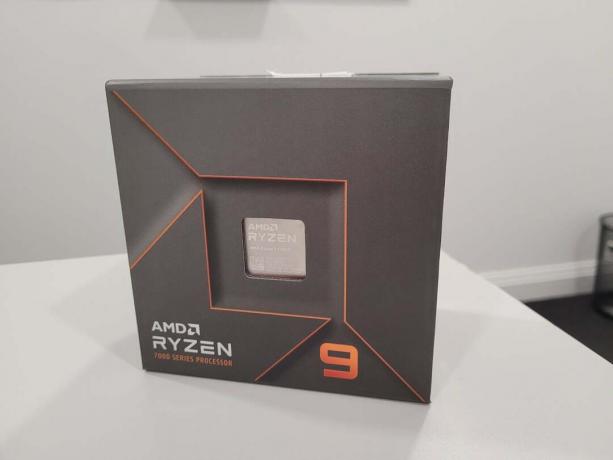 AMD Ryzen 9 7900X pret Intel Core i9-12900K: kurš ir labāks?