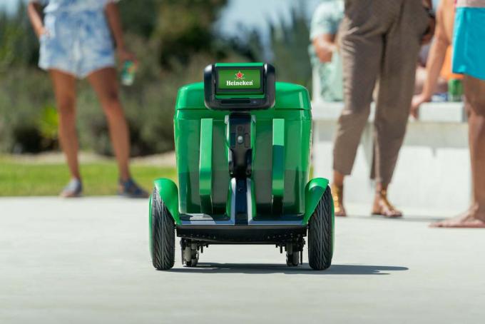 Heineken on ehitanud robotiõlijahuti, mis jälgib teid värskete purkidega