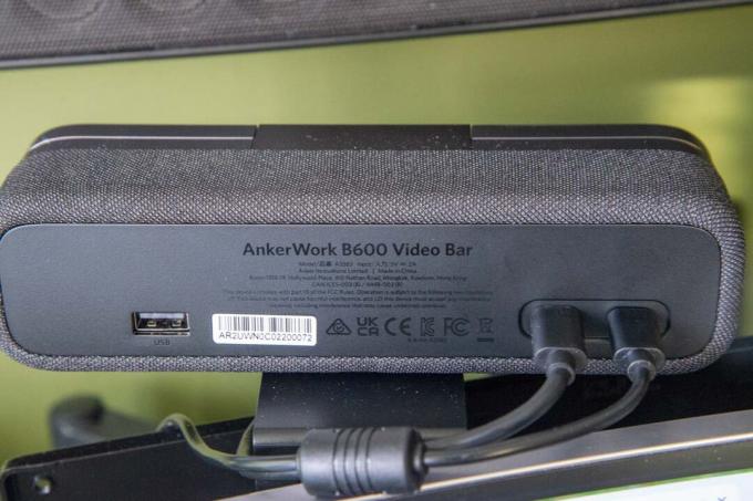 Портове на AnkerWork B600 Video Bar
