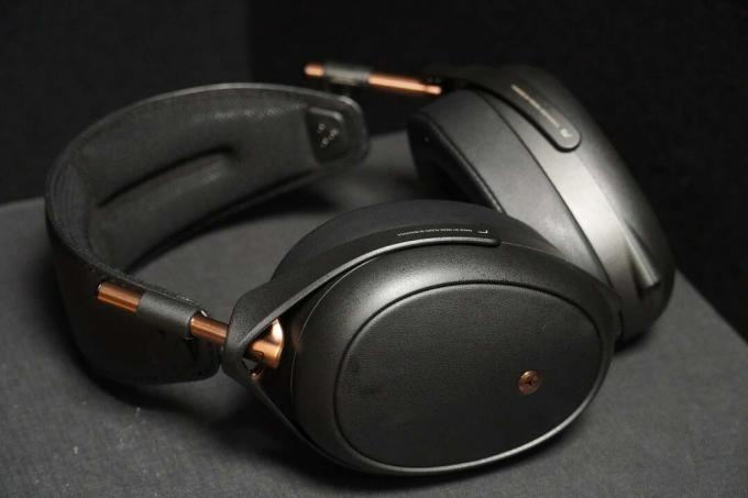 Meze Audio Liric võte kõrvaklappidest ja peavõrust