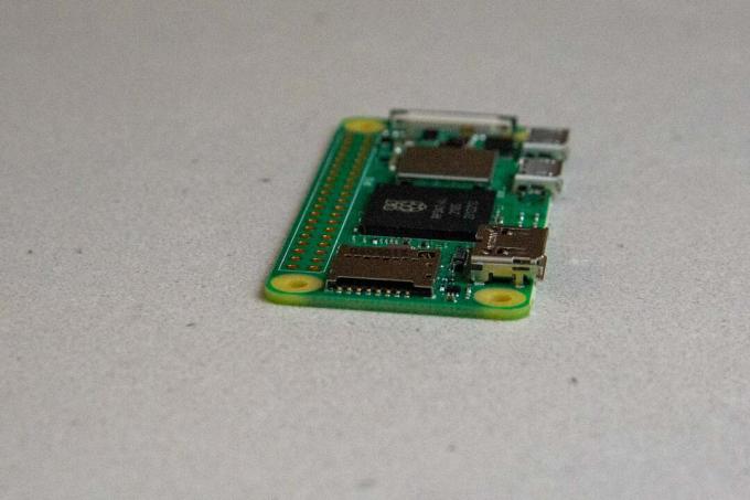 Raspberry Pi Zero 2 W slot para cartão micro SD