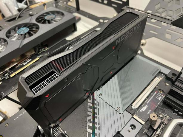 AMD Radeon RX 7900 XT in de installatie
