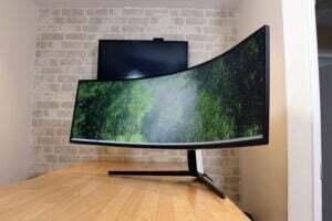 Šis Samsung 49 collu OLED monitors tagad ir par 200 £ lētāks