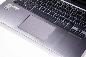 Asus Zenbook UX302 - klávesnice, trackpad a verdikt