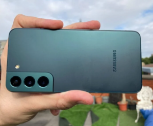 Samsung Galaxy S22 par mazāk nekā 500 £ vietnē eBay