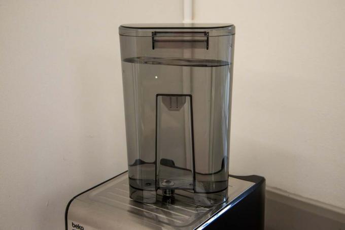 Беко Еспрессо апарат за кафу ЦЕП5152 резервоар